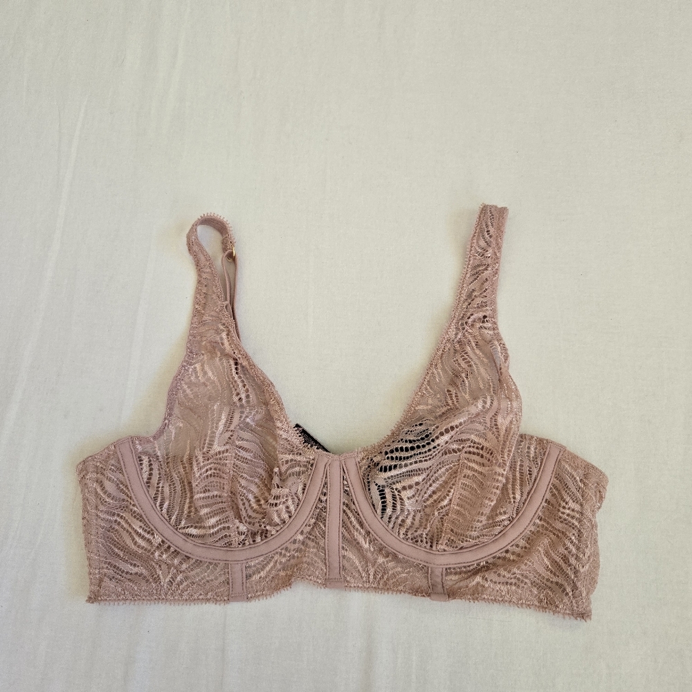 Victoria's Secret Plunge Underwire Bra Lace Pink Size 34B - Picture 1 of 11